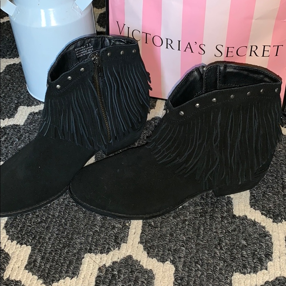 Minnetonka fringe booties